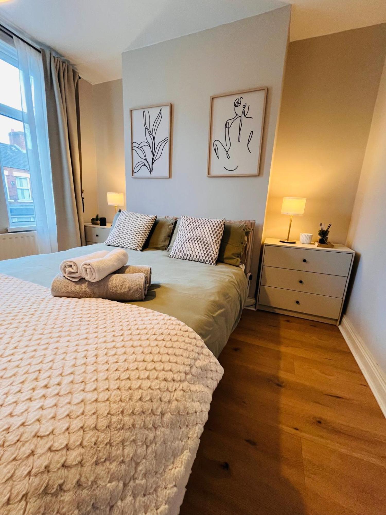 J&S Downtown Sky Attic House Apartamento Belfast Exterior foto